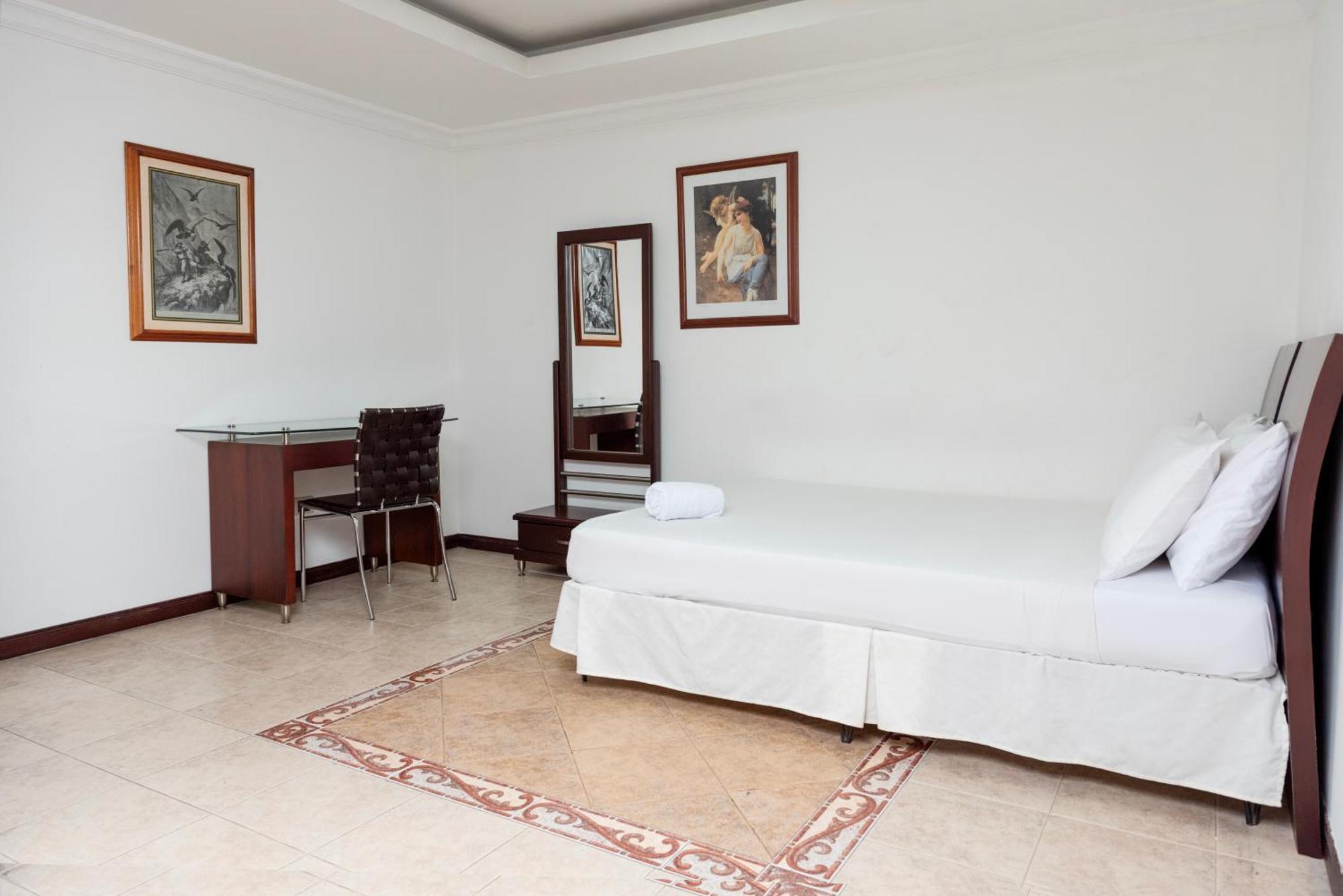 Hotel Plaza Las Americas Калі Екстер'єр фото